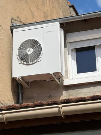 Installation pompe à chaleur air/eau Ariston – Mont-de-Marsan (40)