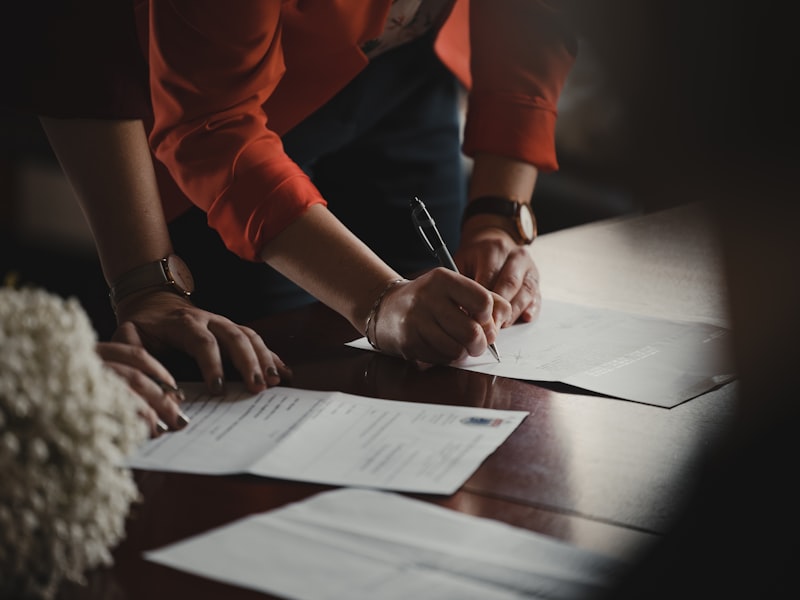 Signature des documents pour votre projet de climatisation