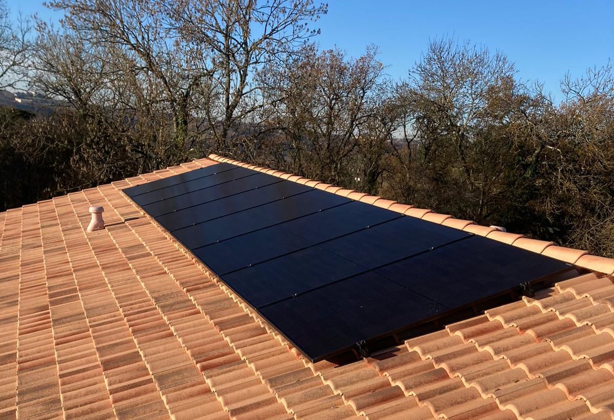 Installation de panneaux photovoltaïques sur toiture